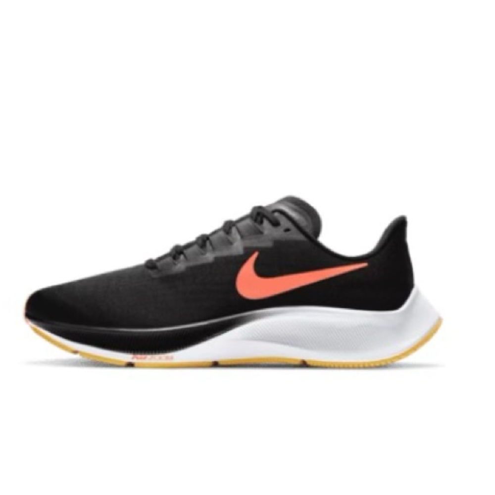 LIKE NEW/ worn once Nike Pegasus 37 size 9